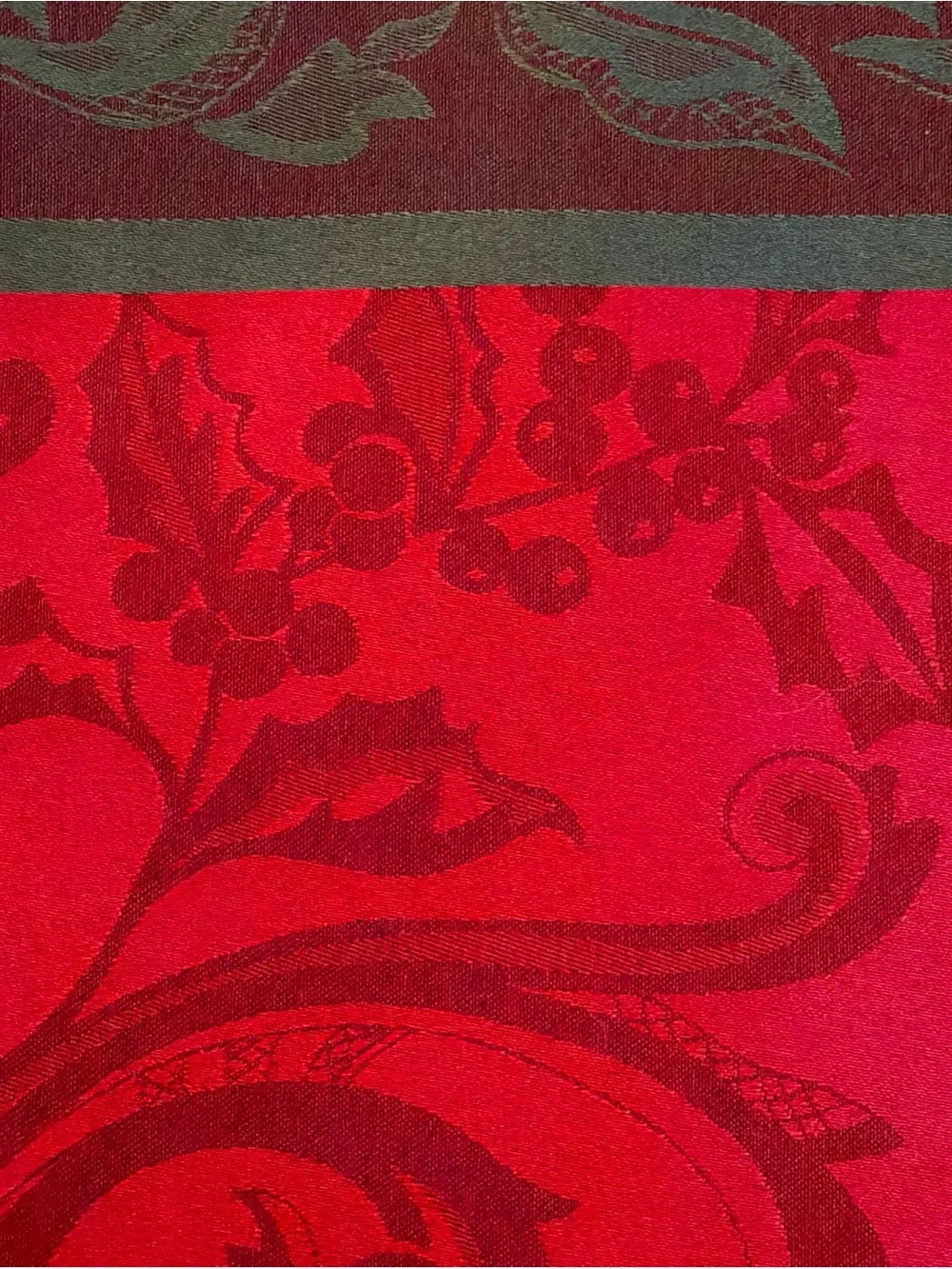 Christmas Holly & Berry set of 6 cloth placemats 19x13 in New